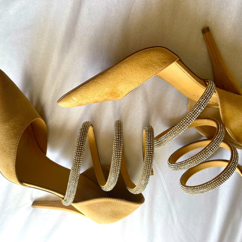 PUMPS STYLE: MENELAOS COLOR:BEIGE. Worn a few times.